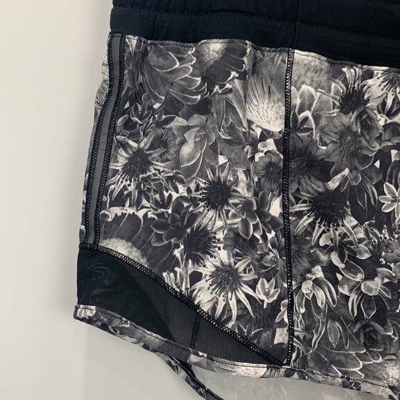 Lululemon Original Hotty Hot Short- Black Angel Wing - Picture 11 of 14